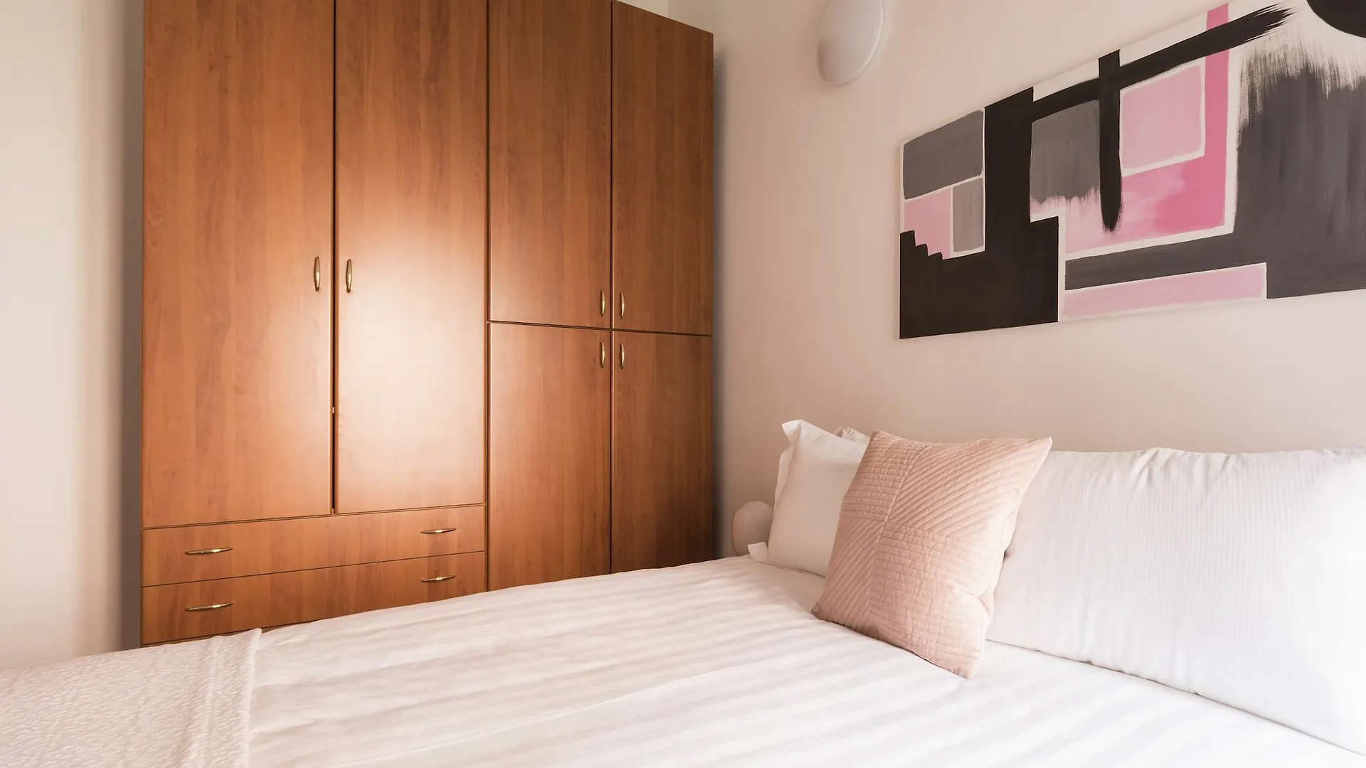 Sleek 1Br In San Pietro / Vaticano By Sonder Рим 0*,